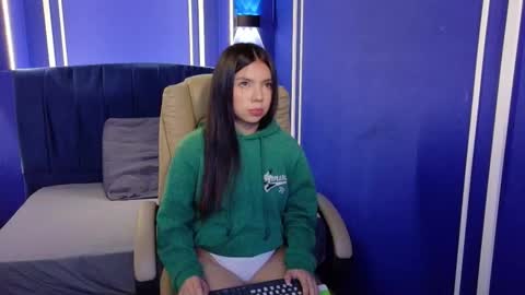 Snapshot of _mave chatting on 03-09-26, 12:09 Mave online show from 03-09-26, 12:09