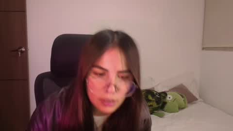 Snapshot of _maxxx1_ chatting on 06-20-26, 02:25 max and abby online show from 06-20-26, 02:25