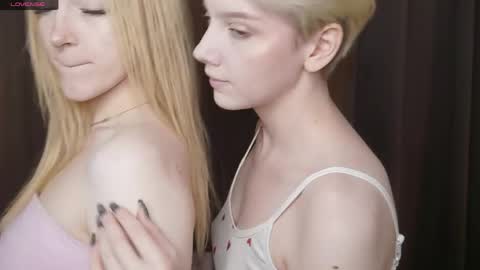 Elva and Kate  online show from 05-21-26, 06:09
