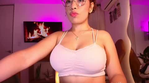 Snapshot of _megan_akbar chatting on 09-25-25, 11:58 Marce online show from 09-25-25, 11:58