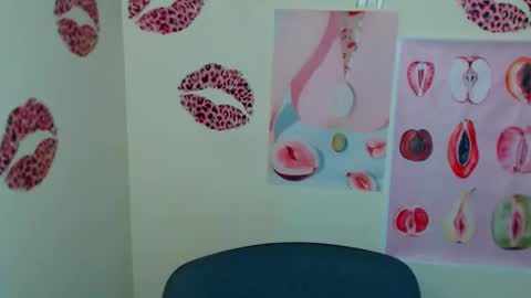 Susie online show from 12-14-25, 07:03