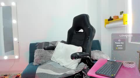 Snapshot of _megganjobs chatting on 11-25-25, 03:34 Juli online show from 11-25-25, 03:34