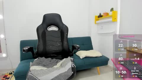 Snapshot of _megganjobs chatting on 12-20-25, 12:01 Juli online show from 12-20-25, 12:01