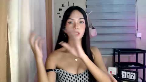 Snapshot of _mellyxxx chatting on 05-17-26, 11:39 Melly online show from 05-17-26, 11:39