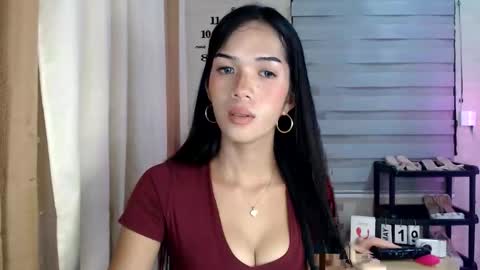 Snapshot of _mellyxxx chatting on 05-20-26, 10:43 Melly online show from 05-20-26, 10:43