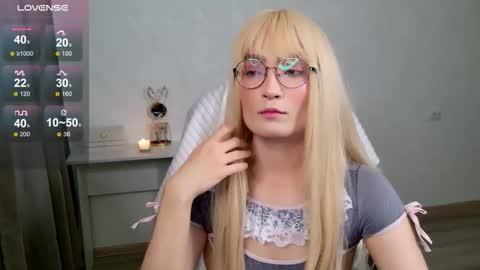 _meow_neko_ online show from 11-24-25, 10:37