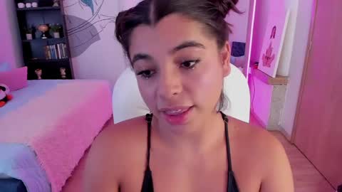 Snapshot of _mia_blue_18_ chatting on 05-26-26, 06:48 MIa blue 18 online show from 05-26-26, 06:48