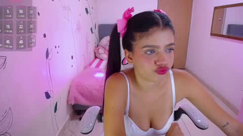 Snapshot of _mia_rouse_18 chatting on 01-28-25, 02:21 Mia online show from 01-28-25, 02:21