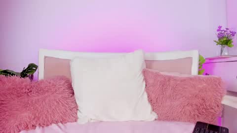 Snapshot of _mia_sweett1 chatting on 06-08-26, 01:28 mia online show from 06-08-26, 01:28