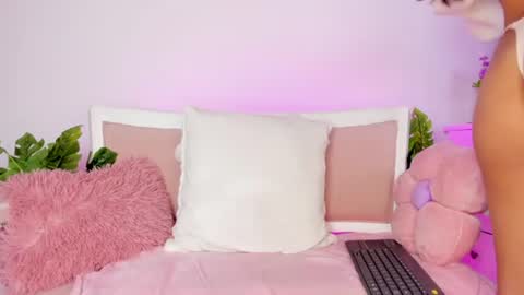 Snapshot of _mia_sweett1 chatting on 07-11-26, 10:18 mia online show from 07-11-26, 10:18