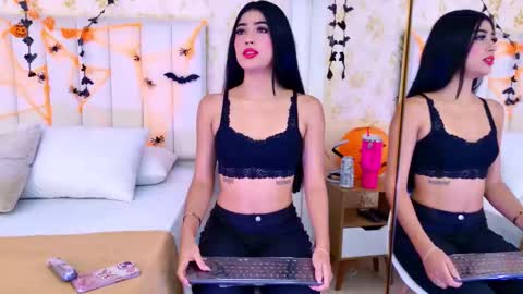 Mia Monroe online show from 10-19-25, 07:47