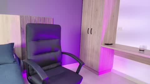 Snapshot of _miamiller_ chatting on 02-18-25, 08:03 _miamiller_ online show from 02-18-25, 08:03