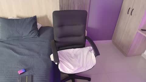 Snapshot of _miamiller_ chatting on 02-23-25, 02:29 _miamiller_ online show from 02-23-25, 02:29