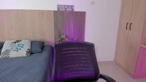 Snapshot of _miamiller_ chatting on 09-14-25, 07:46 _miamiller_ online show from 09-14-25, 07:46