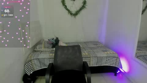 Snapshot of _miavelvett chatting on 06-06-26, 04:12 Mia online show from 06-06-26, 04:12