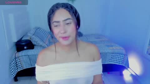 Snapshot of _miavelvett chatting on 06-07-26, 04:33 Mia online show from 06-07-26, 04:33