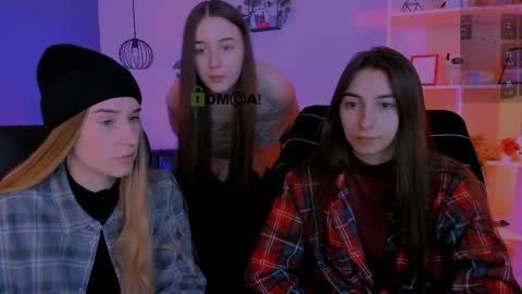 Snapshot of _mila_fire chatting on 04-22-26, 08:50 your Mila online show from 04-22-26, 08:50