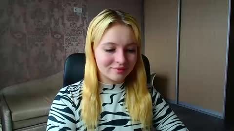 Snapshot of _mila_la_ chatting on 03-03-26, 12:33 Melanie online show from 03-03-26, 12:33