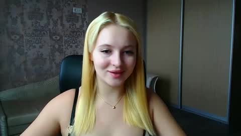 Snapshot of _mila_la_ chatting on 03-05-26, 01:07 Melanie online show from 03-05-26, 01:07
