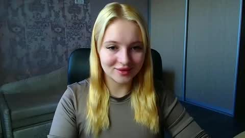 Snapshot of _mila_la_ chatting on 03-07-26, 12:02 Melanie online show from 03-07-26, 12:02