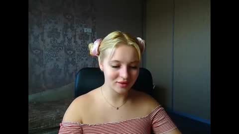 Snapshot of _mila_la_ chatting on 03-12-26, 11:49 Melanie online show from 03-12-26, 11:49