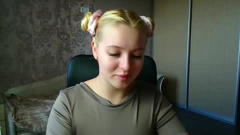 Snapshot of _mila_la_ chatting on 03-16-26, 12:09 Melanie online show from 03-16-26, 12:09