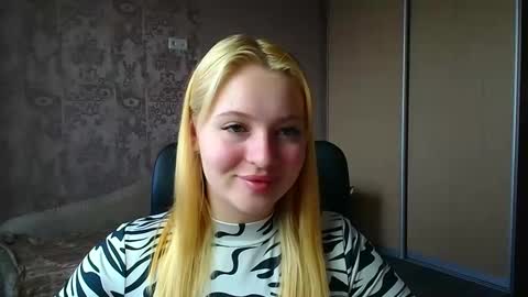 Snapshot of _mila_la_ chatting on 03-19-26, 10:41 Melanie online show from 03-19-26, 10:41