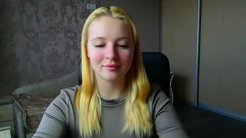 Snapshot of _mila_la_ chatting on 03-20-26, 11:15 Melanie online show from 03-20-26, 11:15