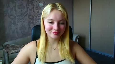 Snapshot of _mila_la_ chatting on 03-23-26, 11:47 Melanie online show from 03-23-26, 11:47