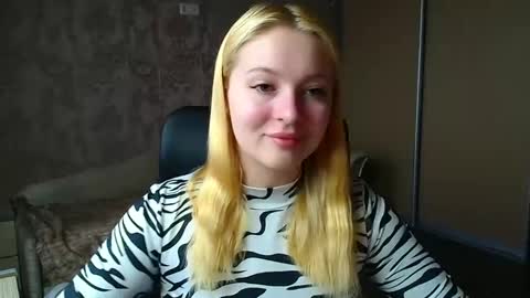 Snapshot of _mila_la_ chatting on 03-26-26, 11:05 Melanie online show from 03-26-26, 11:05