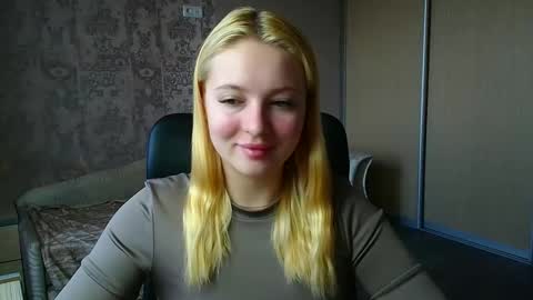 Snapshot of _mila_la_ chatting on 03-27-26, 11:10 Melanie online show from 03-27-26, 11:10