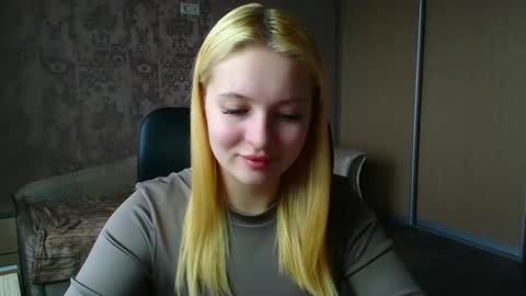 Snapshot of _mila_la_ chatting on 03-30-26, 11:00 Melanie online show from 03-30-26, 11:00