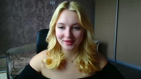 Snapshot of _mila_la_ chatting on 03-31-26, 11:32 Melanie online show from 03-31-26, 11:32
