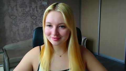 Snapshot of _mila_la_ chatting on 04-07-26, 11:21 Melanie online show from 04-07-26, 11:21