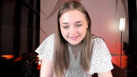 _mila_luna_ online show from 05-12-26, 07:38