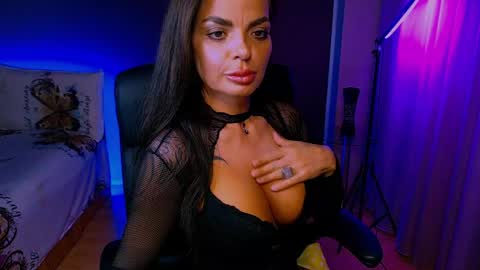 Snapshot of _milani_ chatting on 05-27-26, 05:21 Milani online show from 05-27-26, 05:21