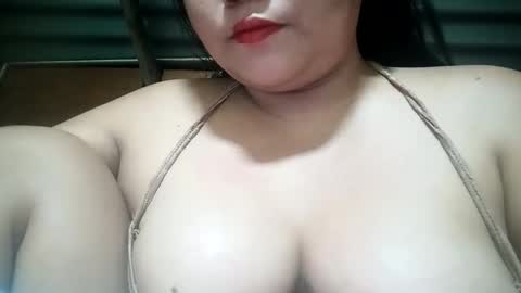 Snapshot of _milkytitsmomxx_ chatting on 05-09-26, 04:56 _milkytitsmomxx_ online show from 05-09-26, 04:56