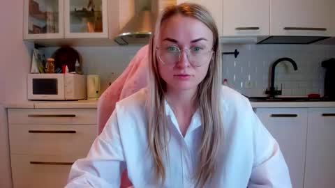 Eva online show from 10-20-25, 01:11