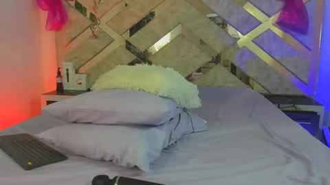 Khloe  online show from 03-03-25, 05:31