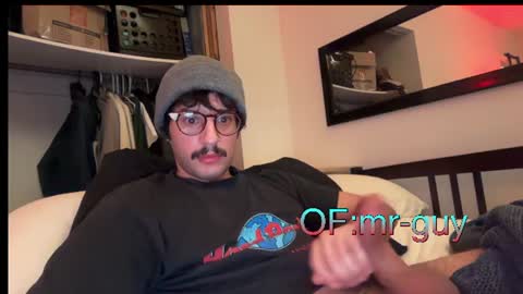 Snapshot of _mrguy_ chatting on 06-09-26, 01:28 _mrguy_ online show from 06-09-26, 01:28