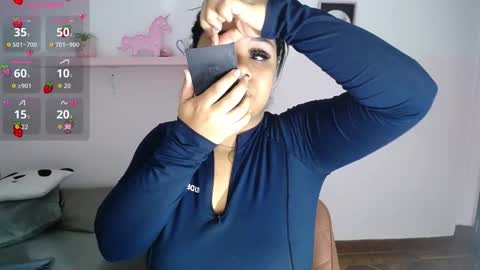 nahomi  online show from 10-31-25, 12:55