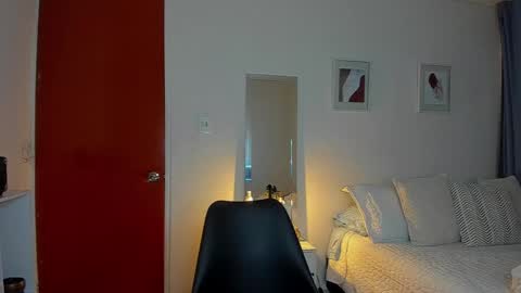 independent model natha online show from 12-17-24, 04:23