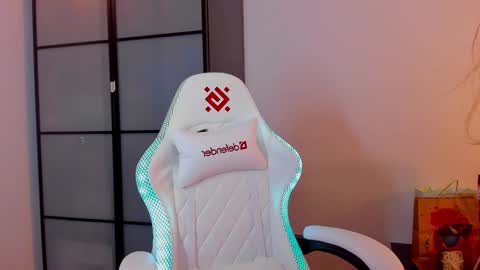 Mia with a big heart  online show from 01-27-25, 03:26