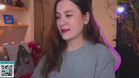 Mia with a big heart  online show from 12-17-25, 03:34