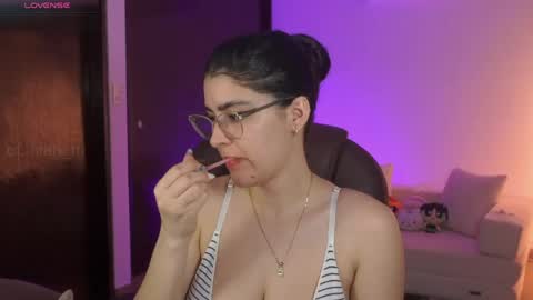 Snapshot of _niah chatting on 05-20-26, 02:07 NiniHelp me by giving my show a thumbs up online show from 05-20-26, 02:07