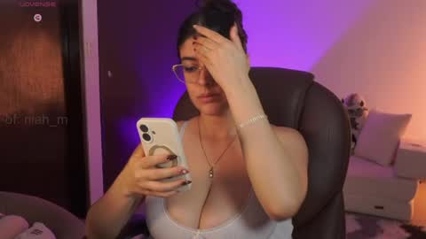 Snapshot of _niah chatting on 06-04-26, 11:11 NiniHelp me by giving my show a thumbs up online show from 06-04-26, 11:11