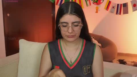 Snapshot of _niah chatting on 06-18-26, 12:00 NiniHelp me by giving my show a thumbs up online show from 06-18-26, 12:00