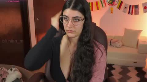 Snapshot of _niah chatting on 07-01-26, 11:48 NiniHelp me by giving my show a thumbs up online show from 07-01-26, 11:48