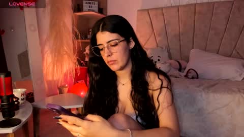 Niah  You can call me Ni or cutie haha online show from 02-18-25, 09:31