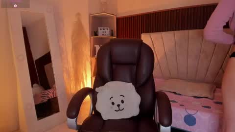 Niah  You can call me Ni or cutie haha online show from 03-19-26, 08:46